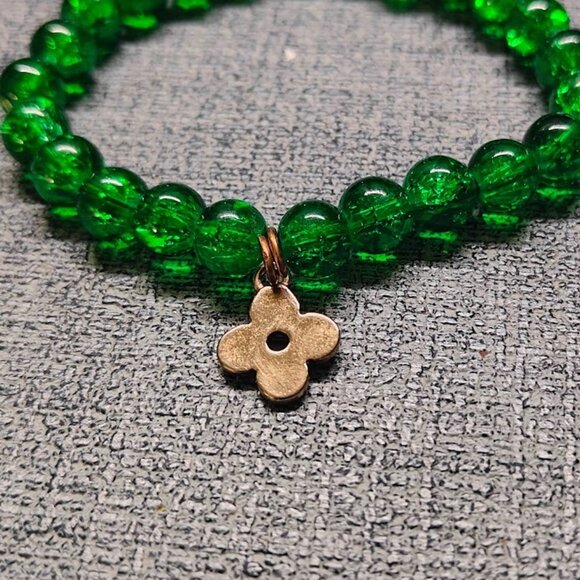 Karola & Co. Bracelet Women’s Medium Green Beaded Gold Flower Charm Boho Style - Picture 2 of 2